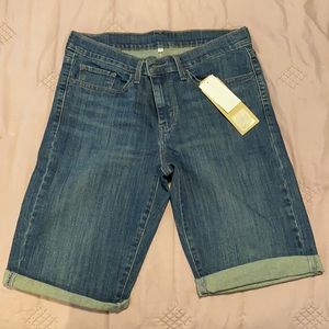 Levi’s Bermuda short